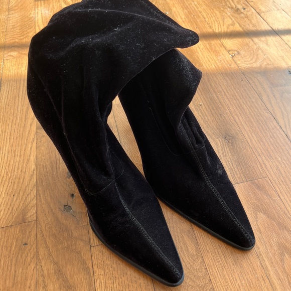 Vintage BCBG Black Velvet Boots with Dark Silver Heel size 7.5 - Picture 2 of 9